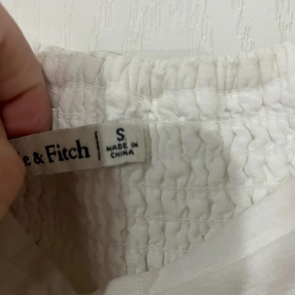 Abercrombie & Fitch smocked detailing